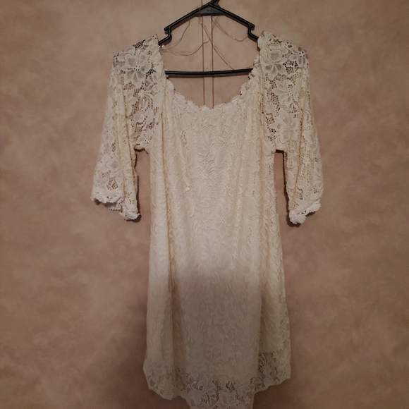 Umgee Dresses & Skirts - Umgee Size M Ivory Lace dress with lace sleeve